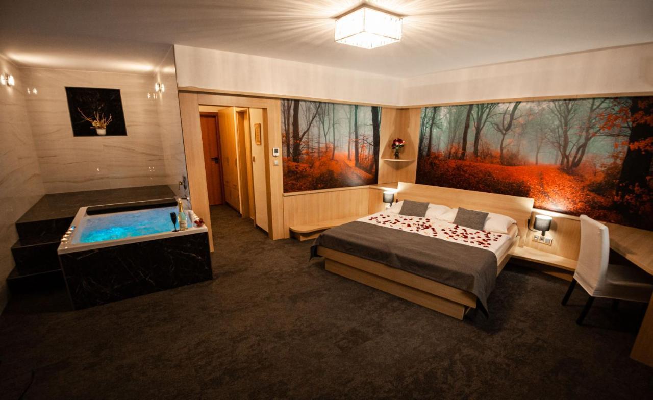 Hotel Kras Jedovnice Bagian luar foto