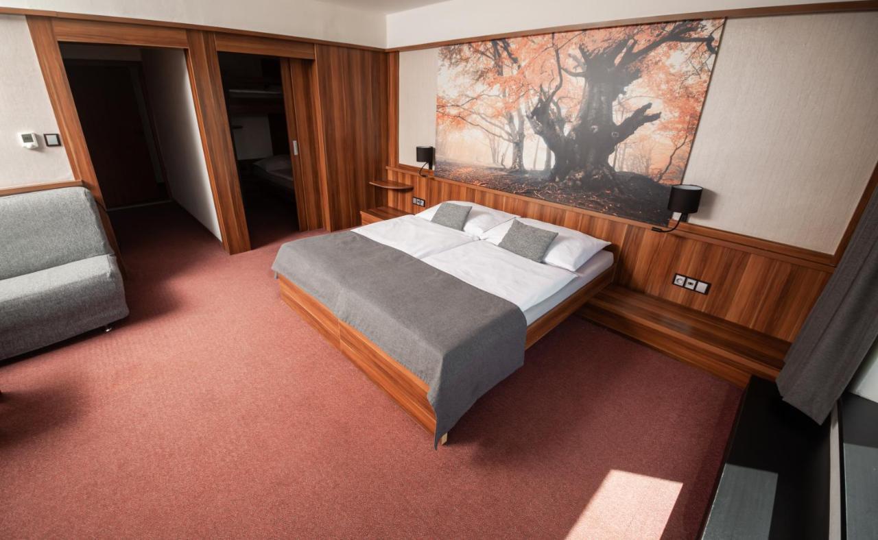 Hotel Kras Jedovnice Bagian luar foto