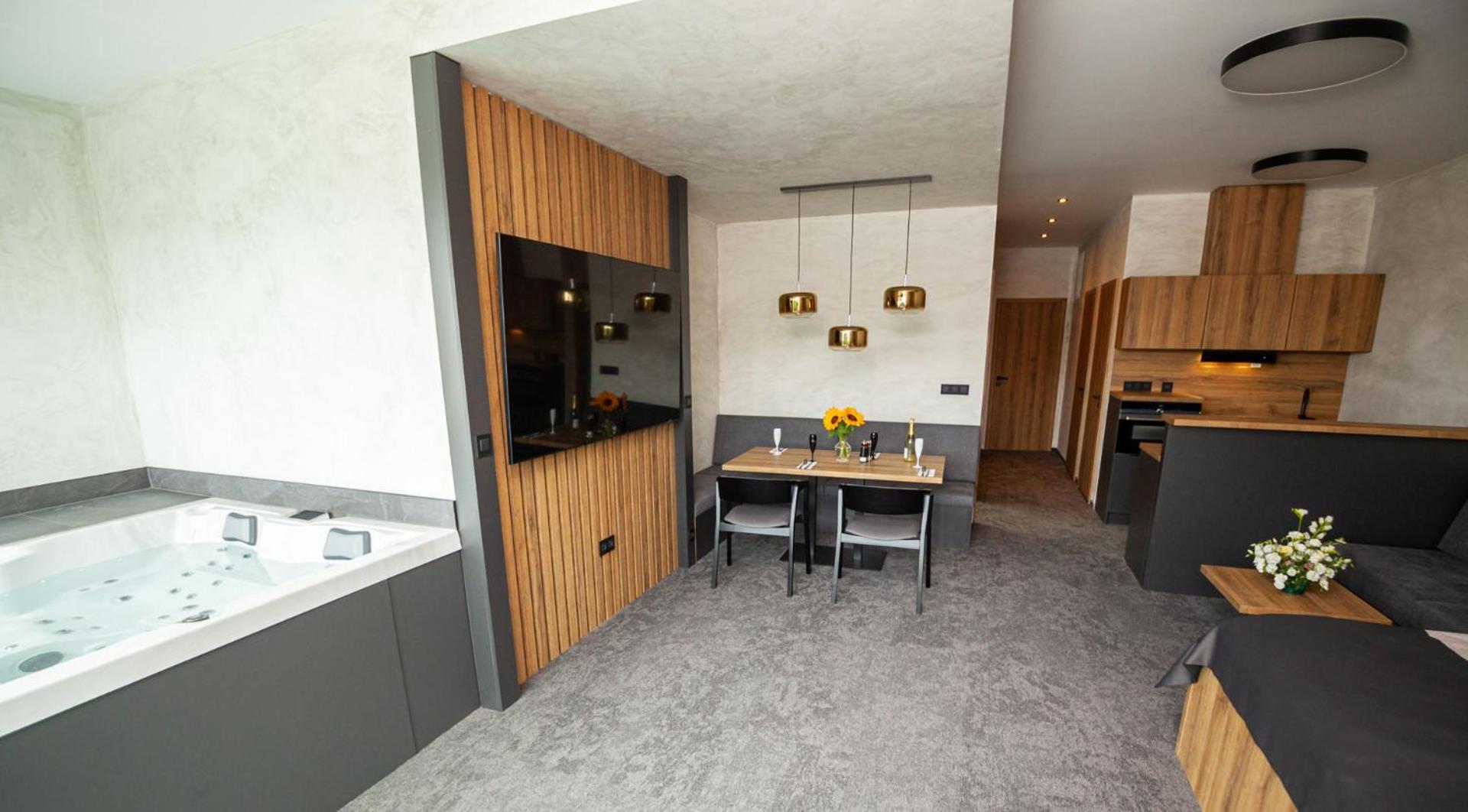 Hotel Kras Jedovnice Bagian luar foto