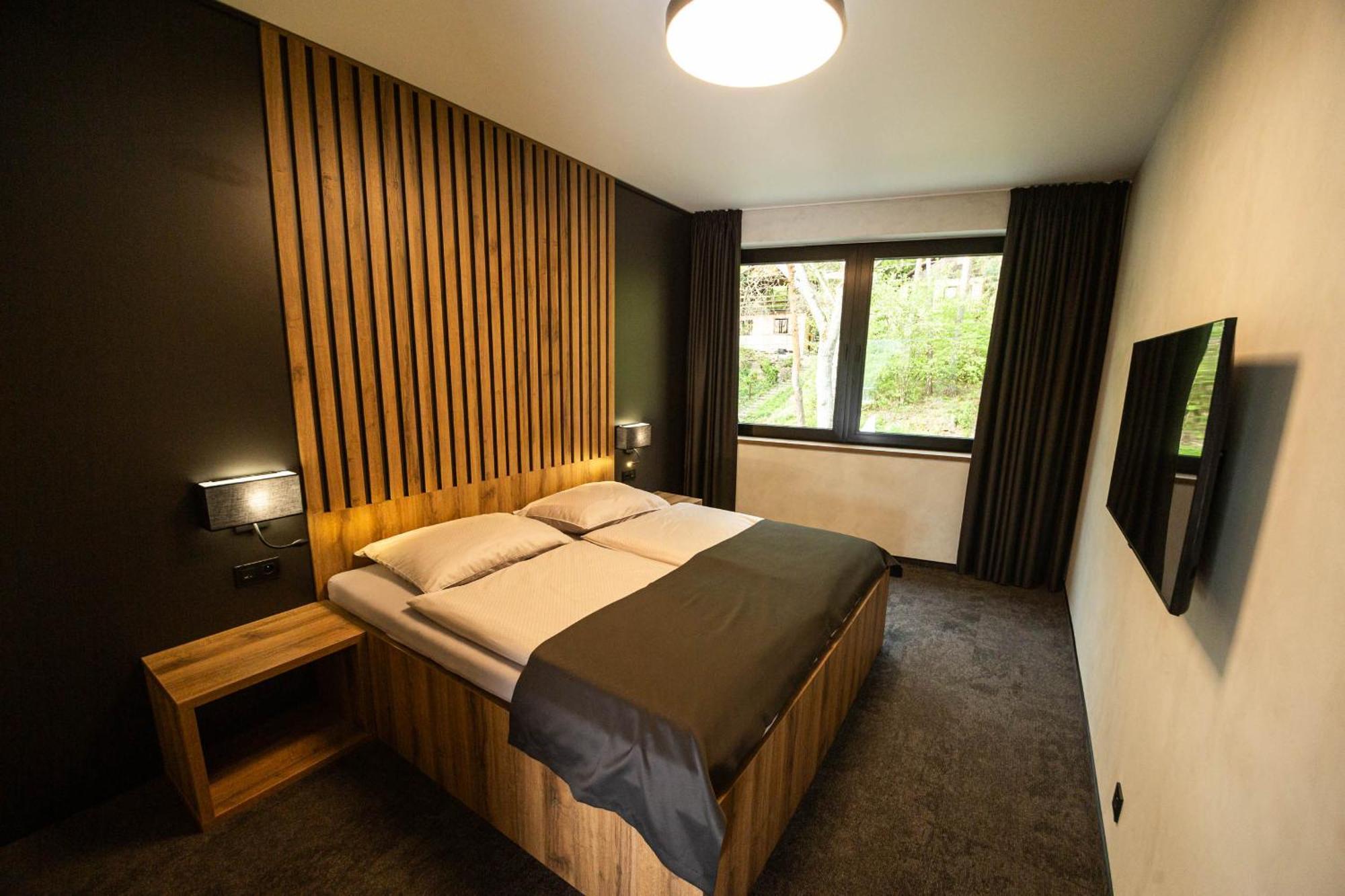 Hotel Kras Jedovnice Bagian luar foto