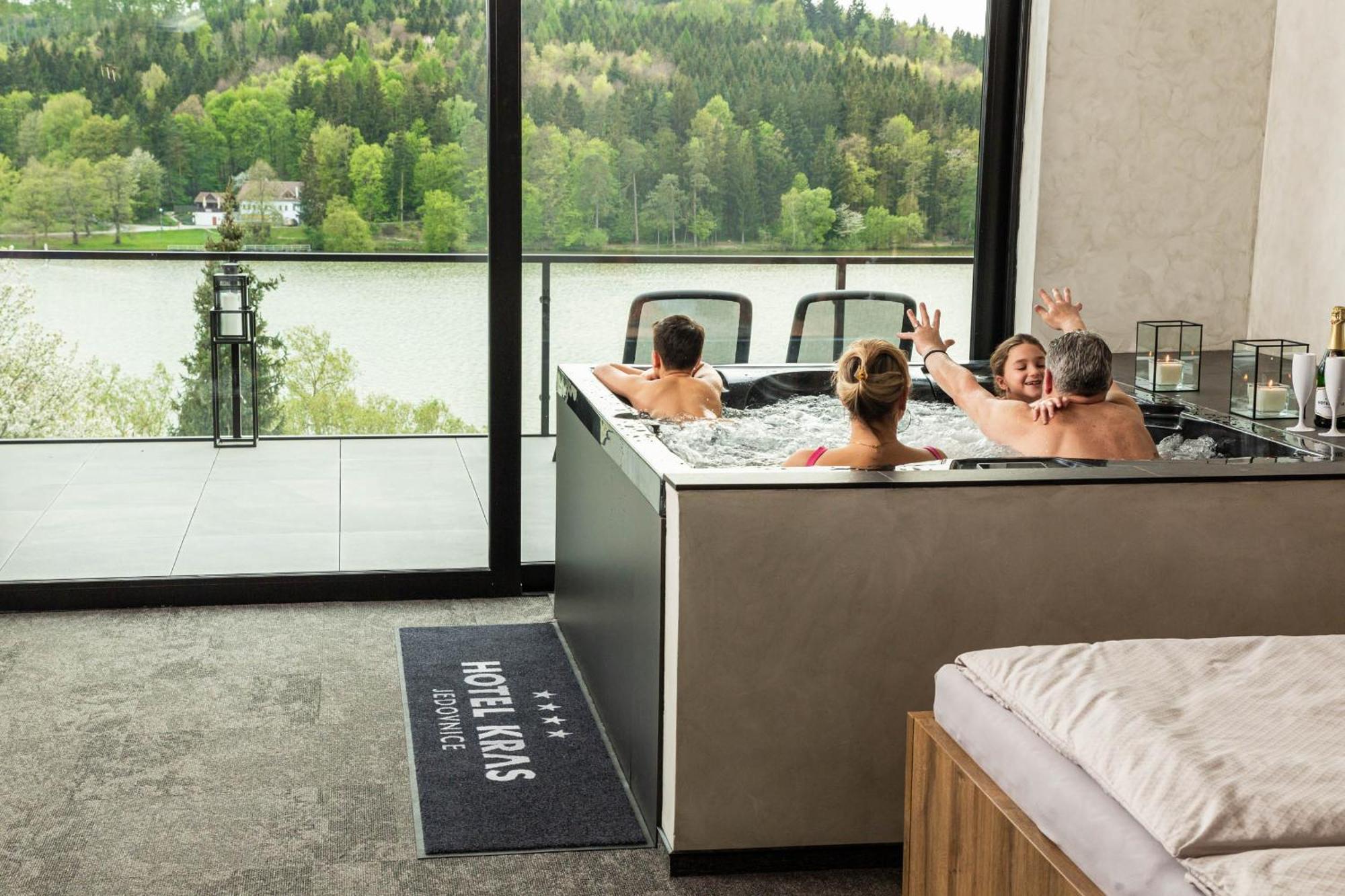 Hotel Kras Jedovnice Bagian luar foto