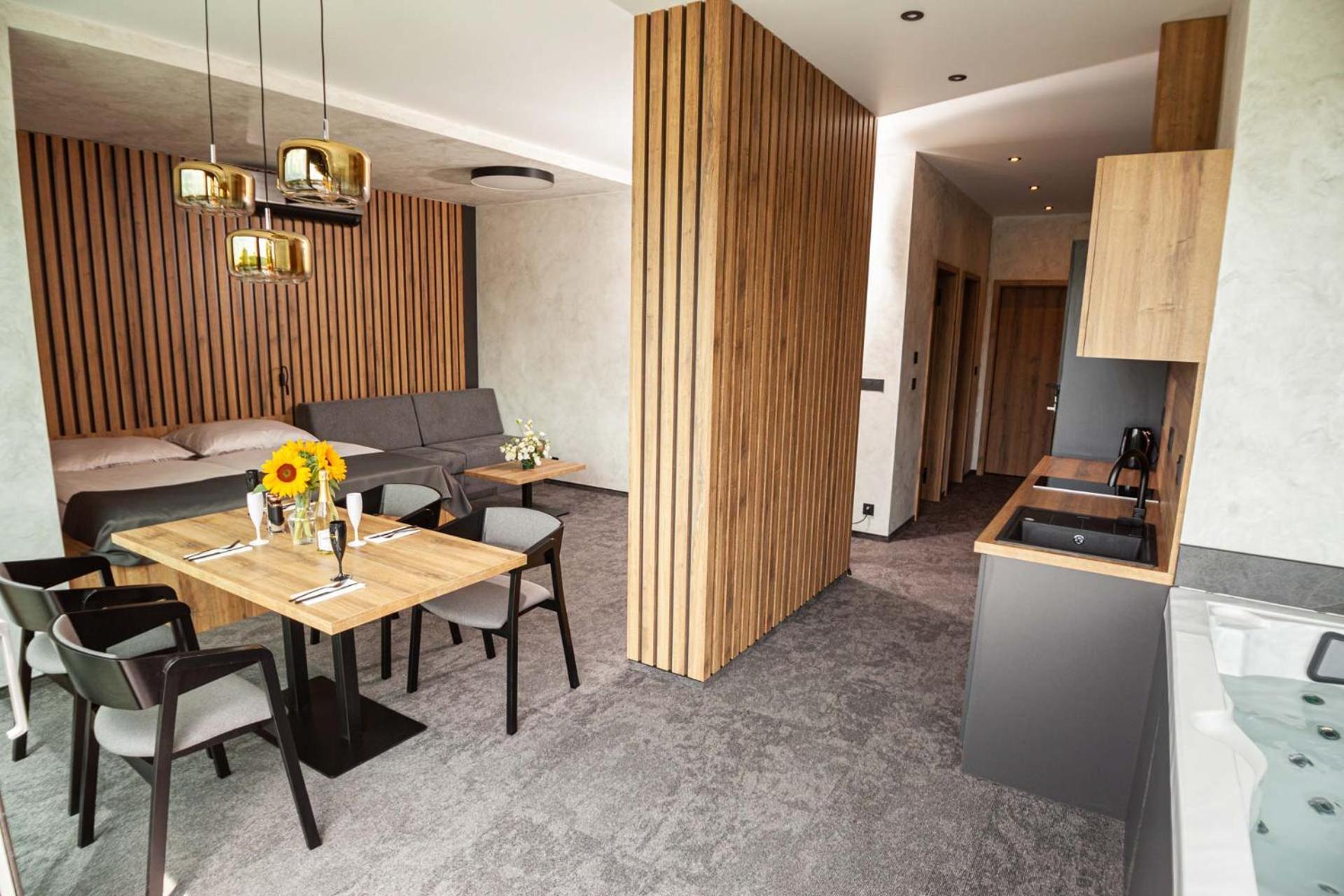 Hotel Kras Jedovnice Bagian luar foto
