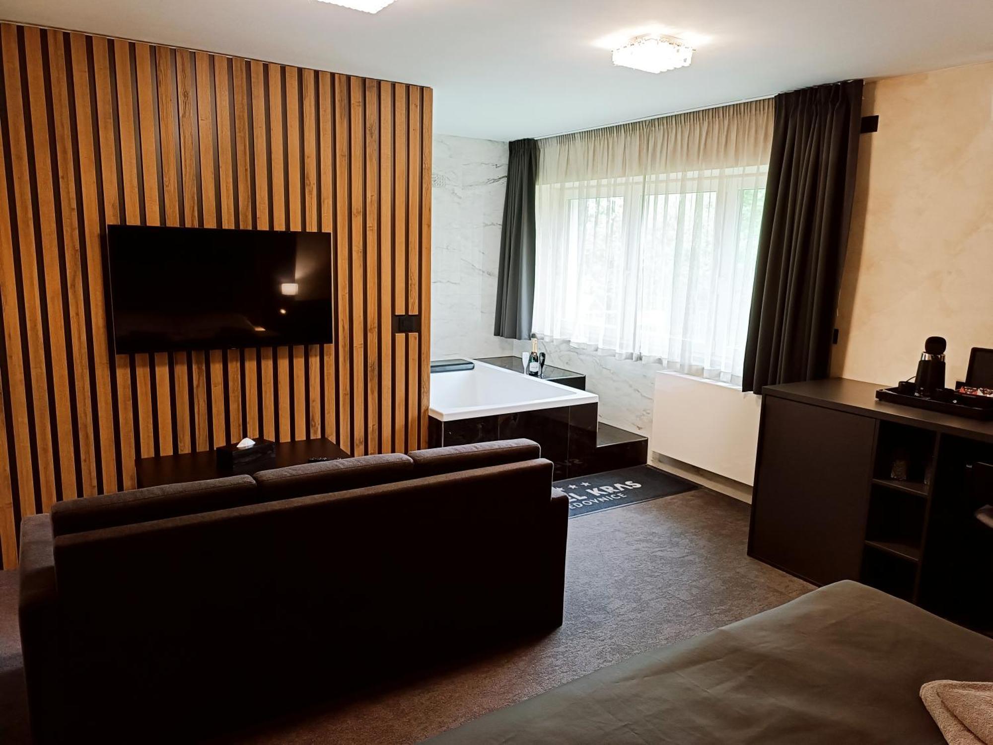 Hotel Kras Jedovnice Bagian luar foto