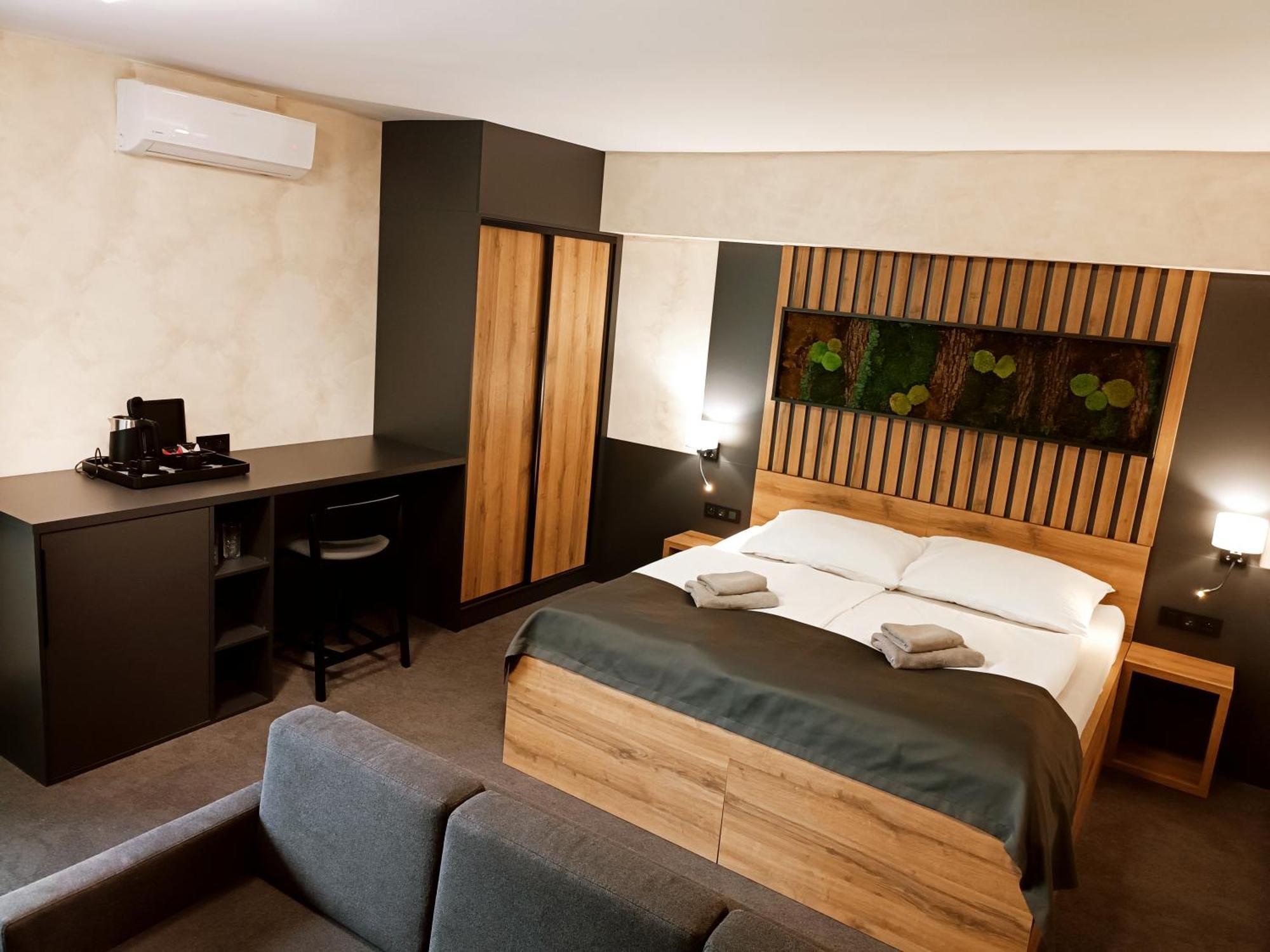 Hotel Kras Jedovnice Bagian luar foto