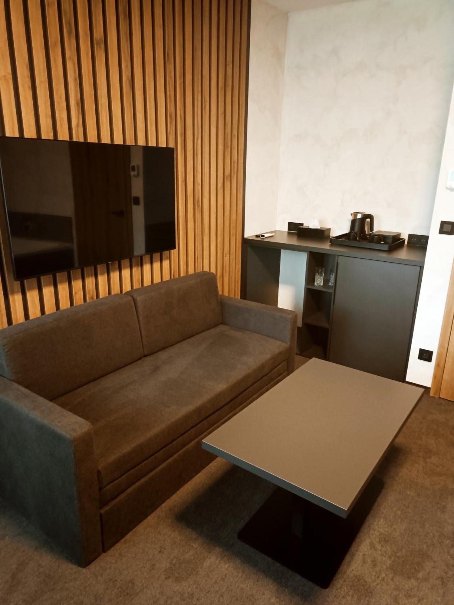 Hotel Kras Jedovnice Bagian luar foto
